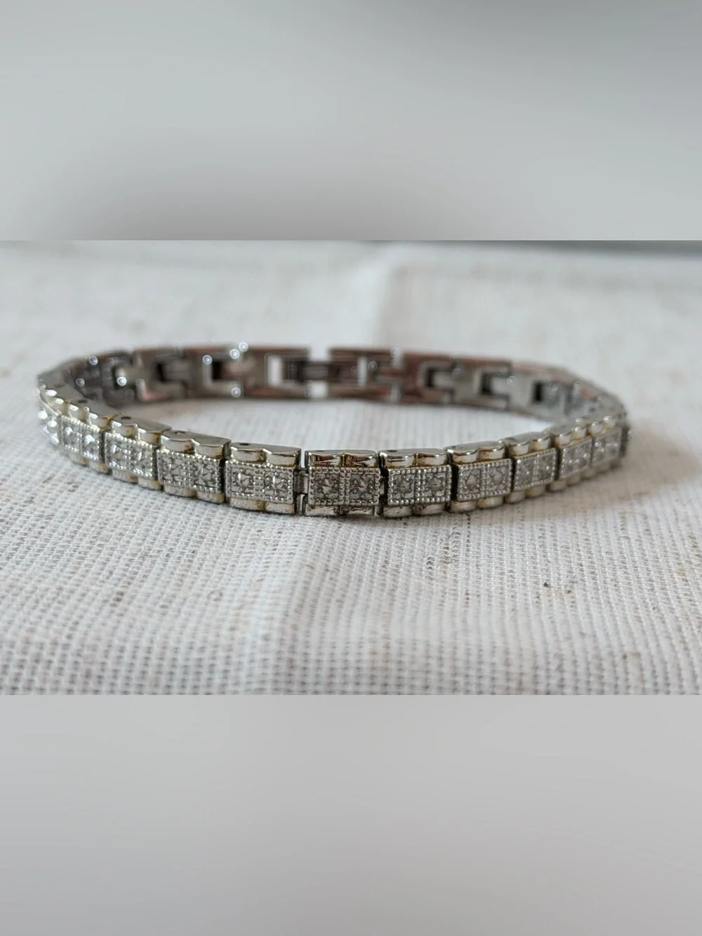 Classic Silver-Tone Cubic Zirconia Tennis Bracelet - Elegant Sparkle